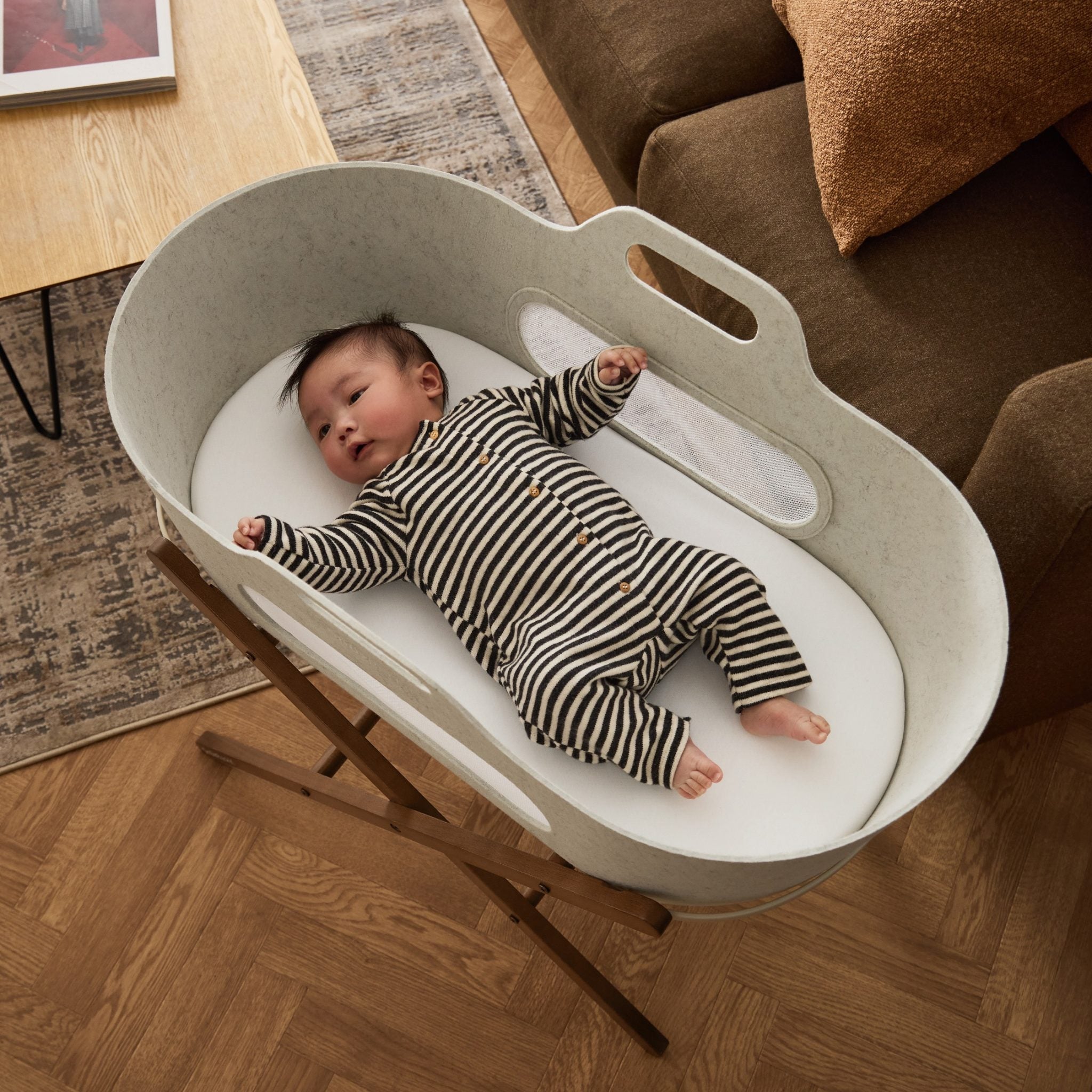SnuzBaskit Barley Moses Basket & Walnut Stand by Snuz